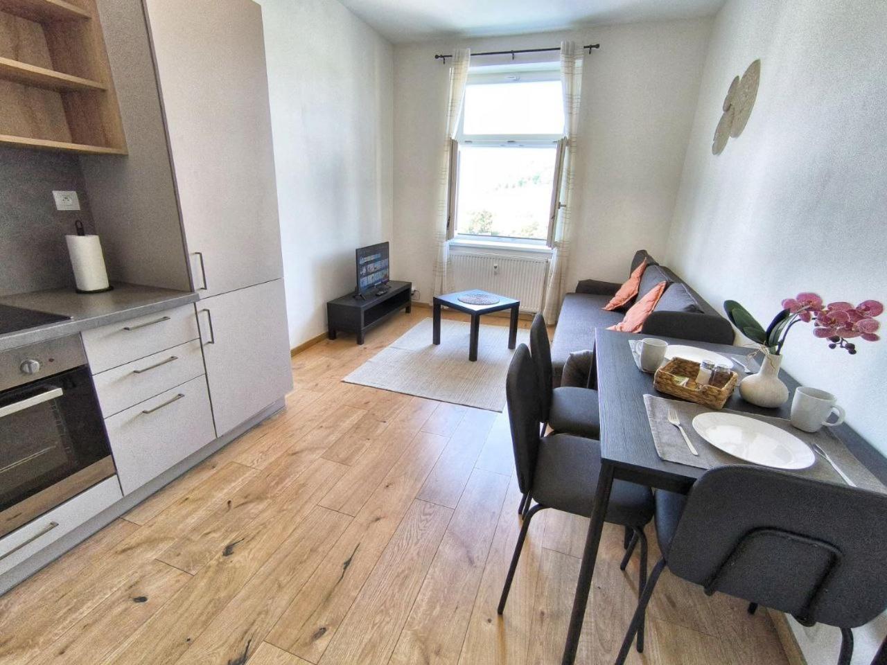 Isabel'S Suites Прага Екстериор снимка