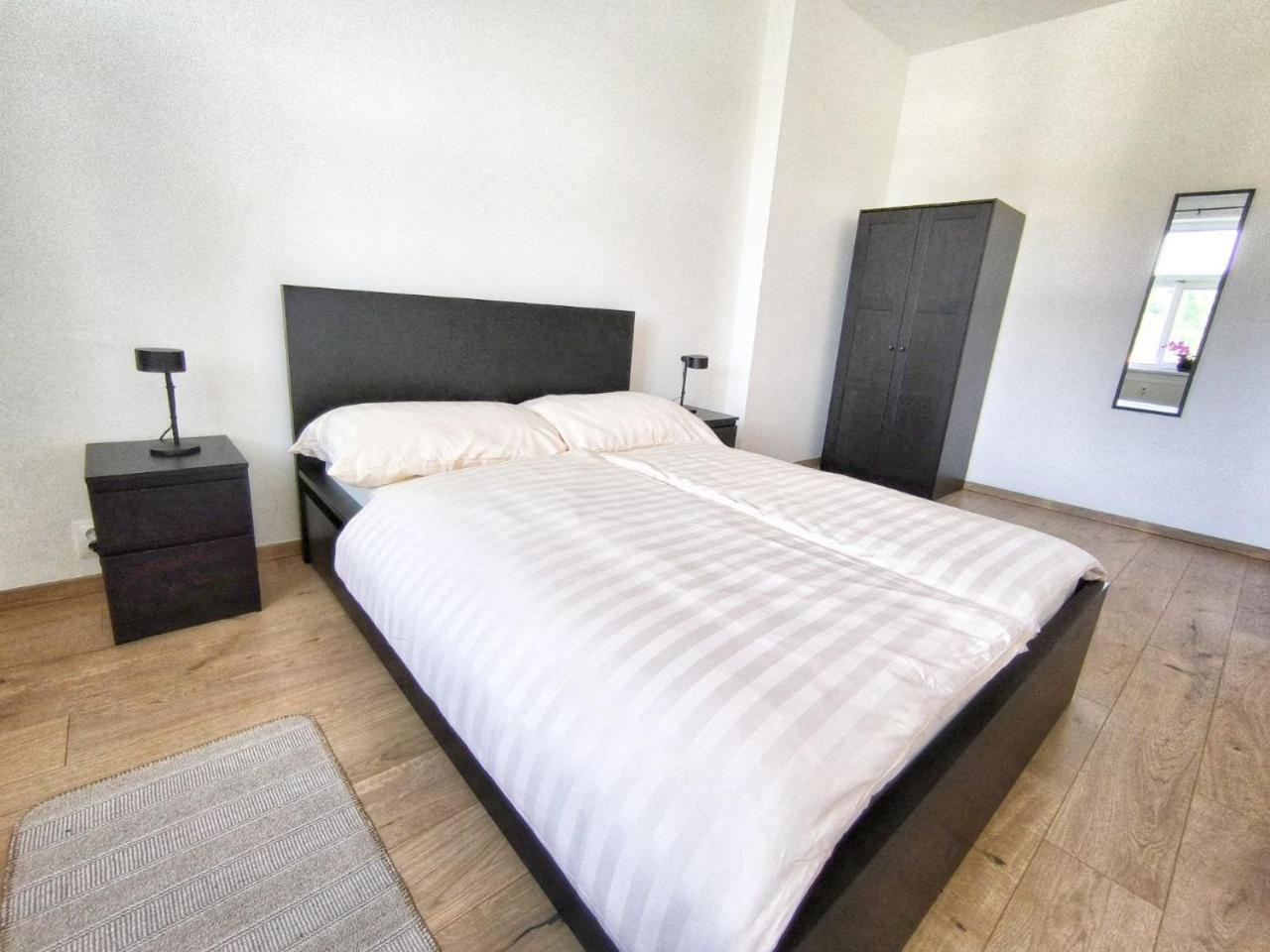 Isabel'S Suites Прага Екстериор снимка