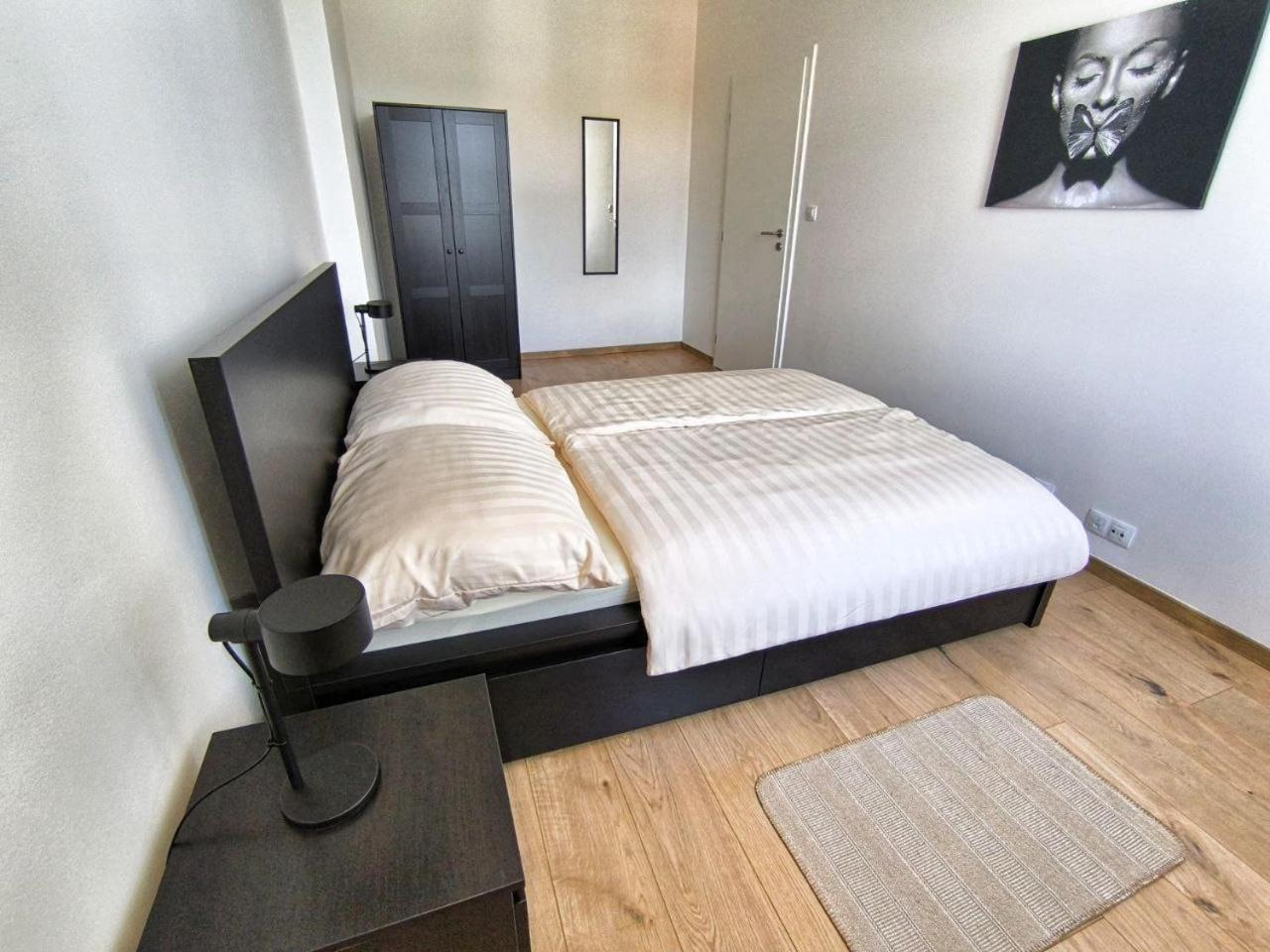Isabel'S Suites Прага Екстериор снимка
